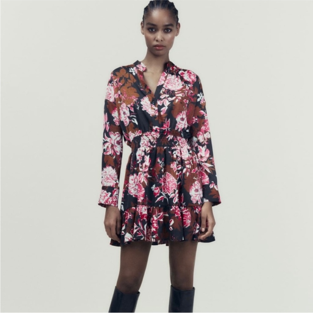 Brandnew Zara Mini dress with round collar with V-neck front!
